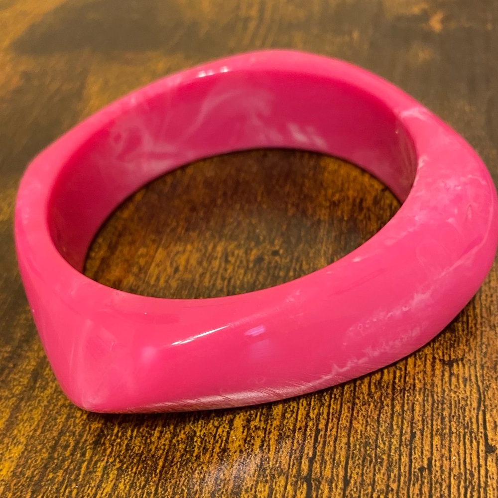 Women’s bangle bracelet. Pink💕